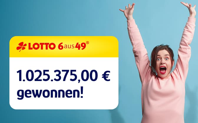 Eine Frau in einem rosa Pullover reißt vor Freude die Arme hoch, vor einem blauen Hintergrund. Daneben ist ein Lottoschein zu sehen, der einen Gewinn von über einer Million Euro ausweist.
